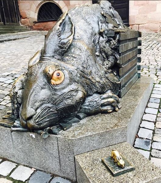 Hare_statue Still Packed